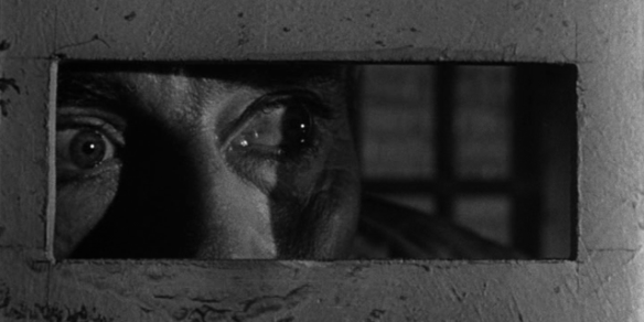 Alfred_Hitchcock's_The_Wrong_Man_trailer_02